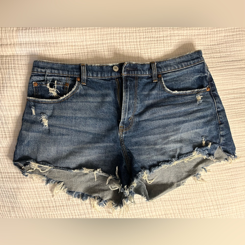 Abercrombie Mom Short Mid Rise
